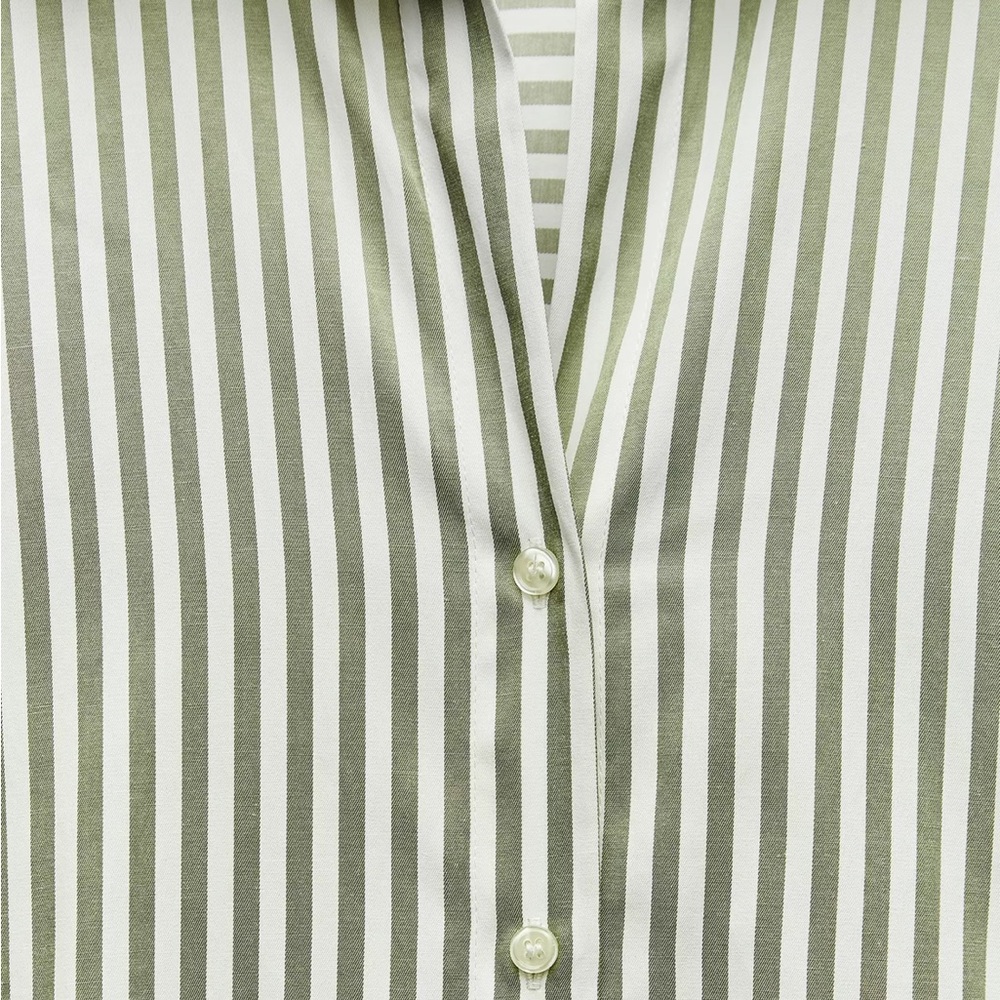 Zara Green and White Casual Button Down Shirt with Crisp Fabric